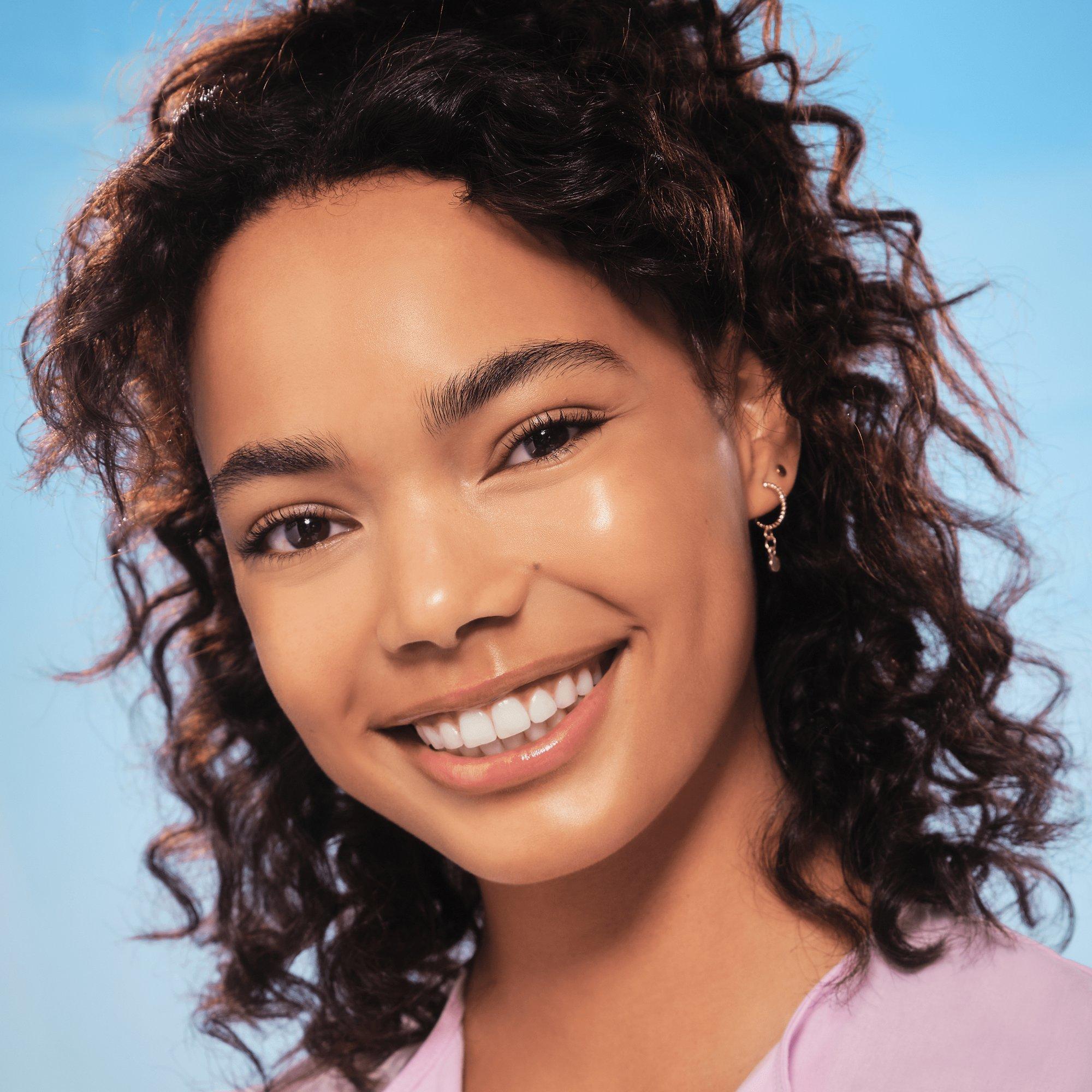 Essence Disney Pixar Up Hydra Kiss Moisturising Lip Oil with Jojoba Oil and Vitamin E