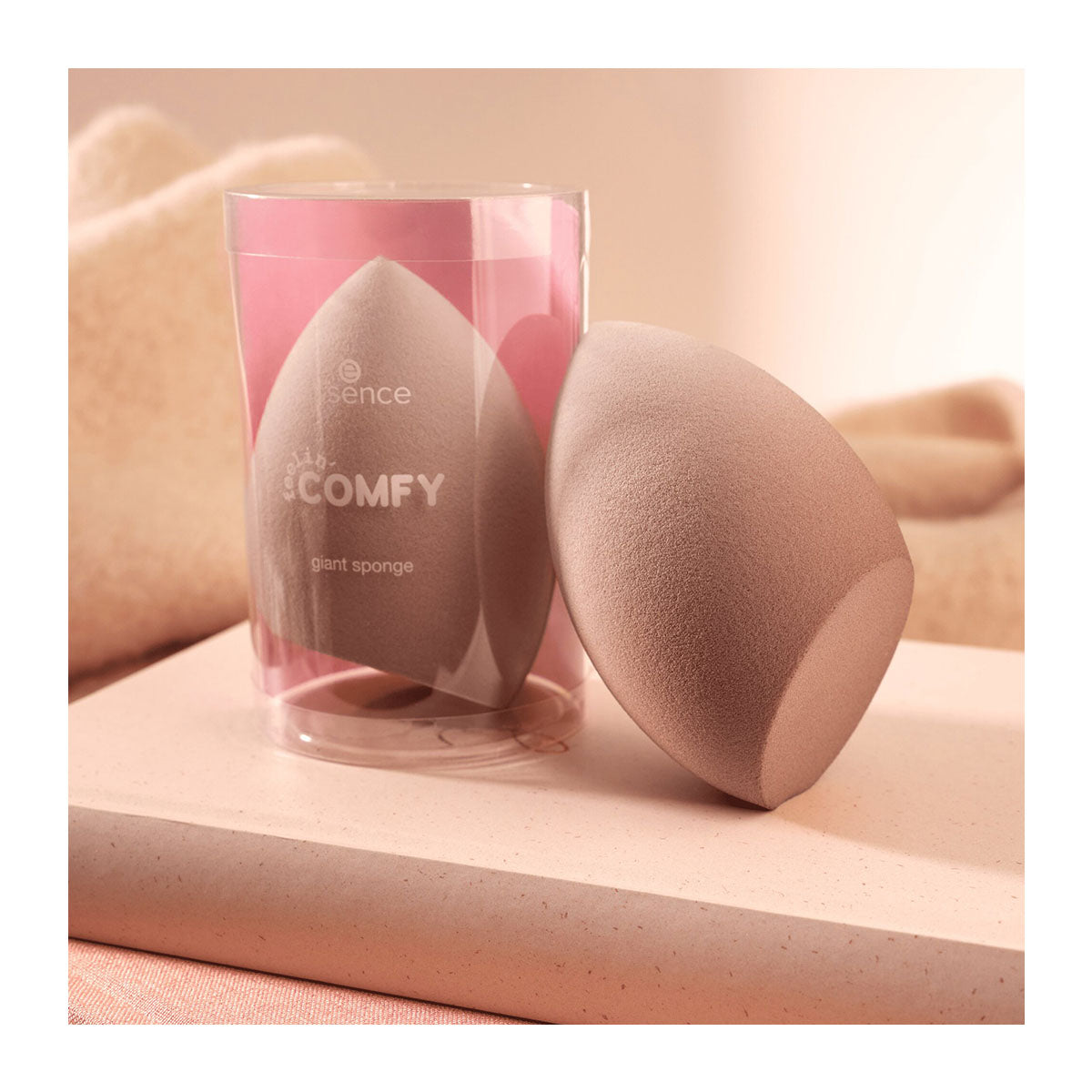 ESSENCE Feelin' Comfy Giant Makeup Sponge
