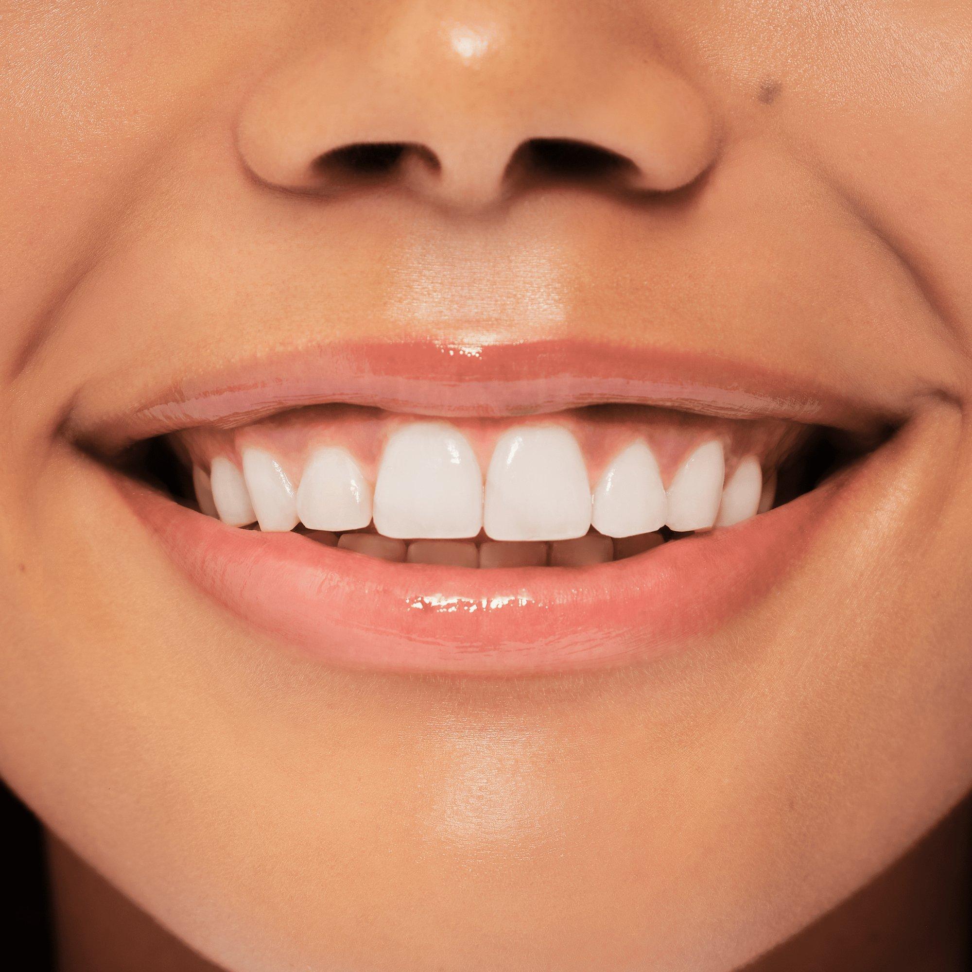 Essence Disney Pixar Up Hydra Kiss Moisturising Lip Oil with Jojoba Oil and Vitamin E